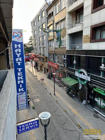 2-GÖLCÜK ÇARŞI İÇİNDE  UYGUN FİYATA KOMPLE SATILIK 3 KATLI TİCARİ BİNA